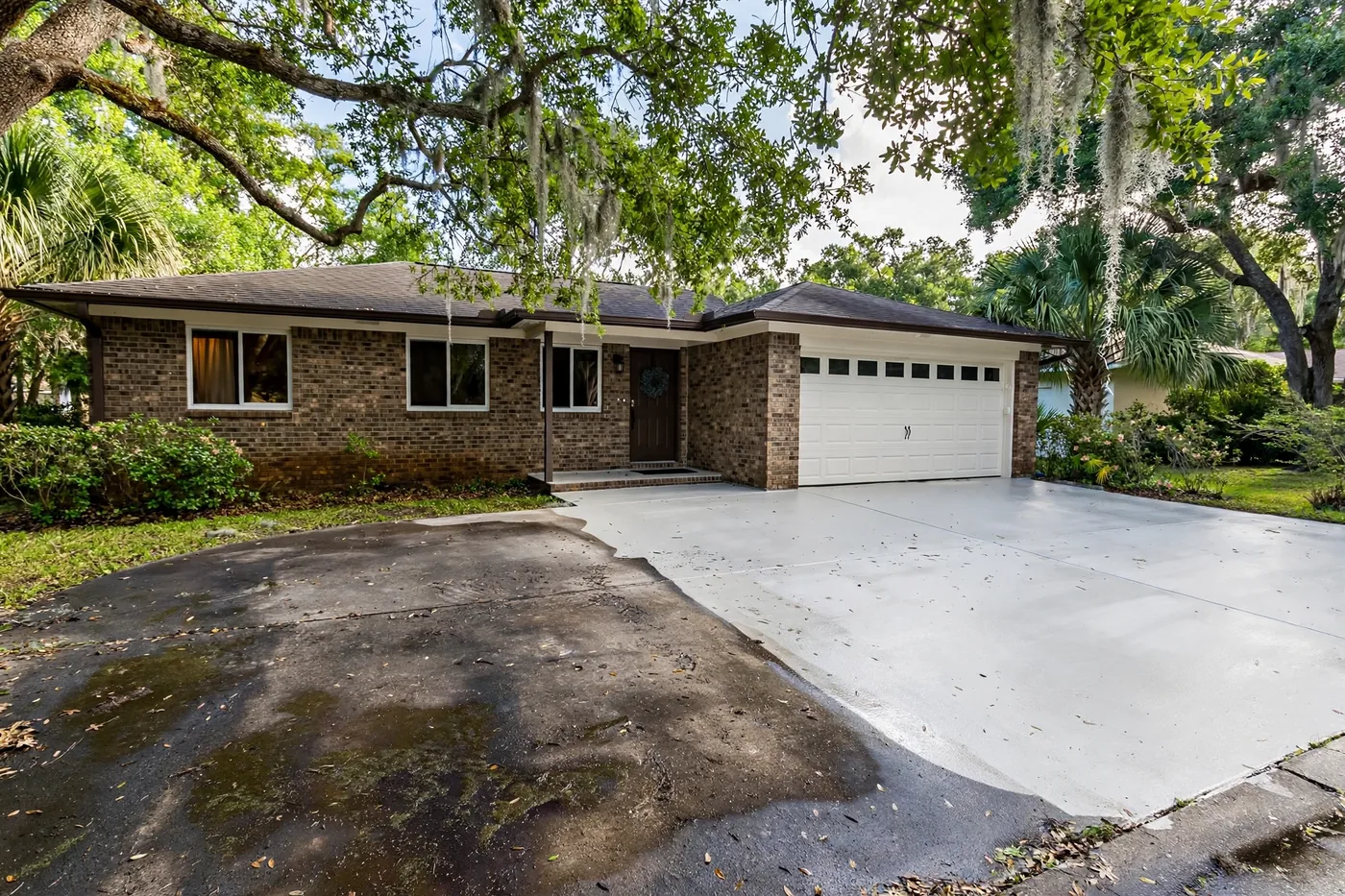 Pressure washing in Arlington FL