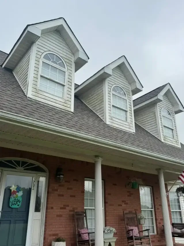 Atlantic Beach home with algae before soft washing